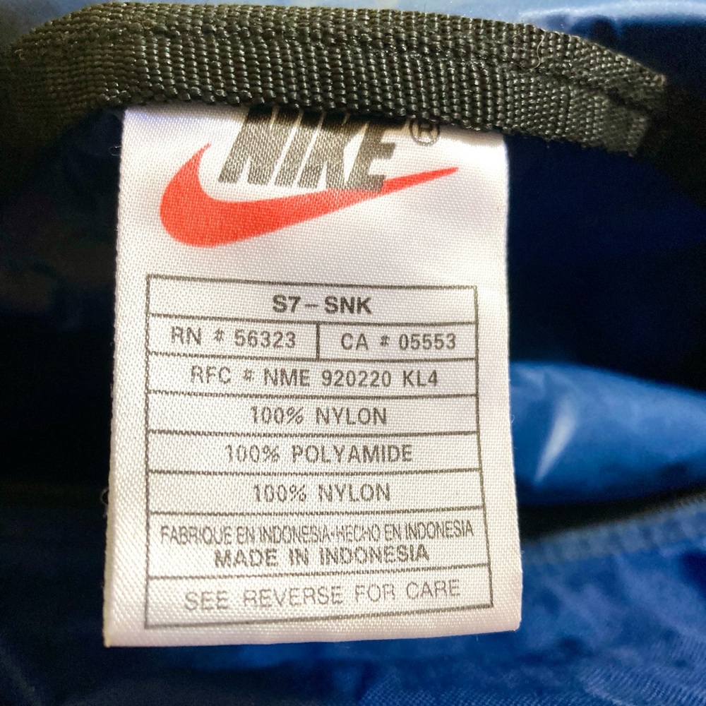 Vintage Nike Sport / Gym Bag - Picture 10 of 12